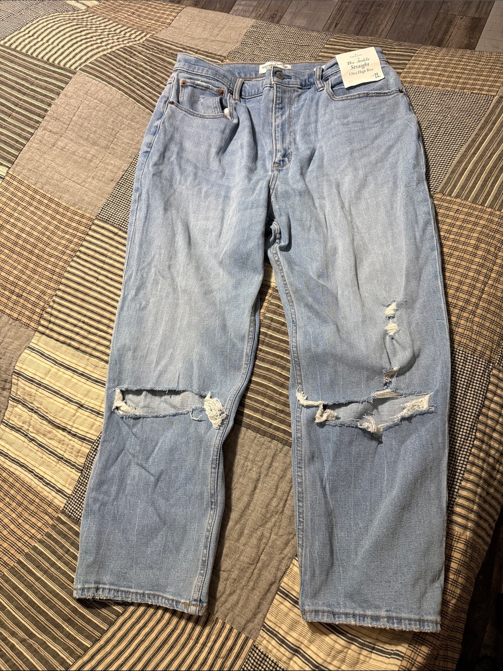 Women’s Abercrombie & Fitch Light Blue Distressed Relaxed Jeans